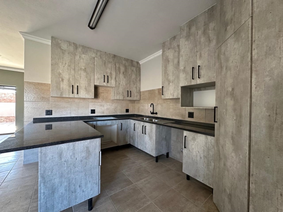 3 Bedroom Property for Sale in Waterval East North West